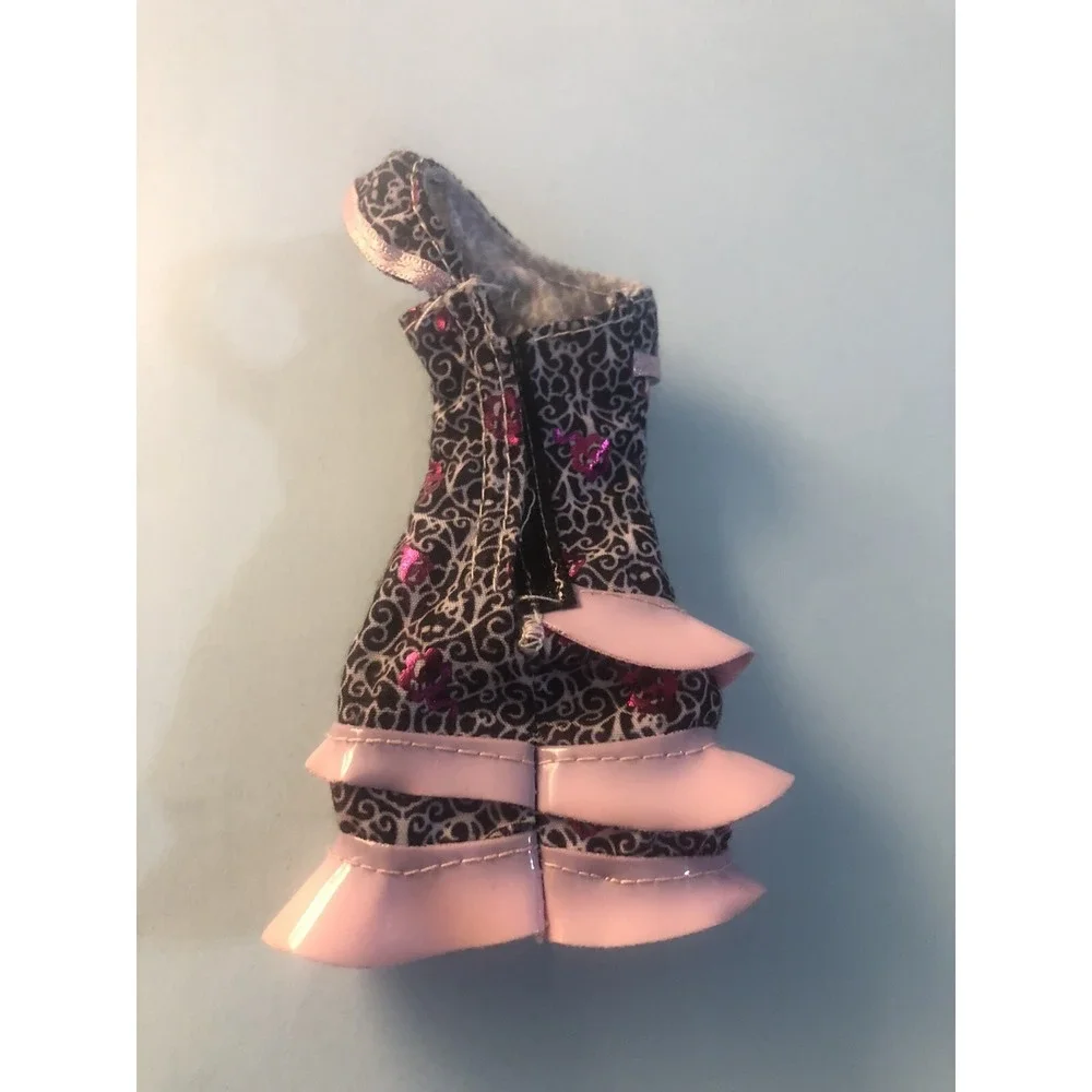 Monster High Doll Rochelle Goyle Ghouls Night Out Fashion Dress Plastic Ruffles
